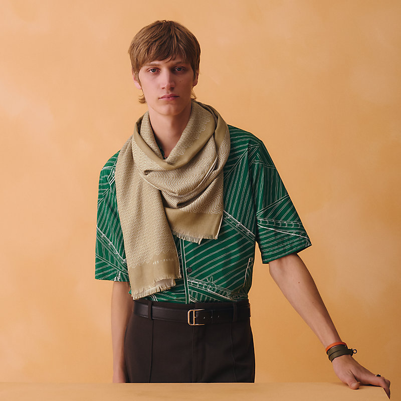 リバーシブルマフラー 《ヴァーグ》 | Hermès - エルメス-公式サイト